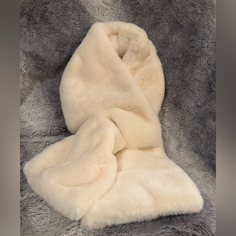 Apprais ~ Luxurious Cream Faux Fur Wrap/Scarf NWT